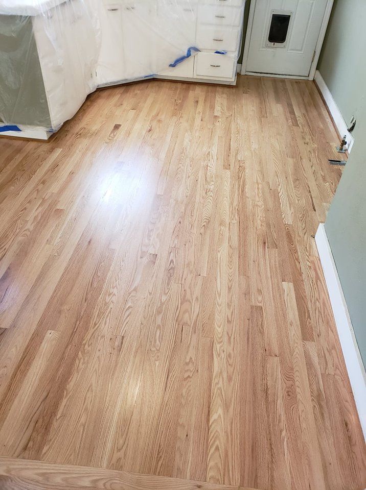 Red Oak Flooring #1 Grade — solid hardwood installation in kitchen, plain sawn mill-direct supply